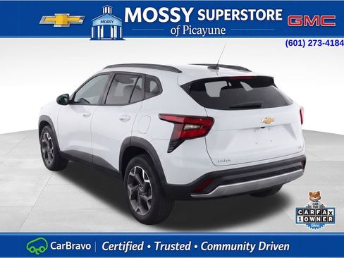 Used 2025 Chevrolet Trax LT w/ LT Convenience Package image 3