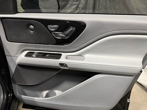 Used 2020 Lincoln Aviator Reserve w/ Equipment Group 201A image 13