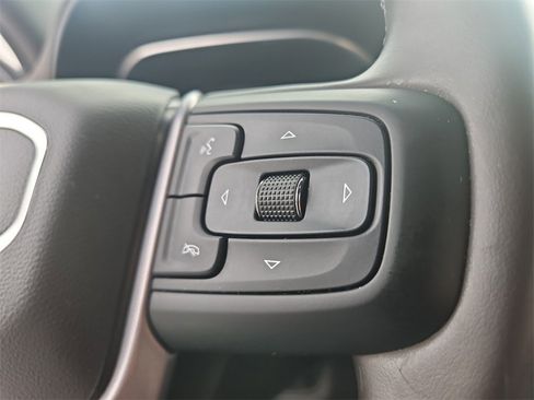 Used 2023 GMC Yukon XL SLT image 37