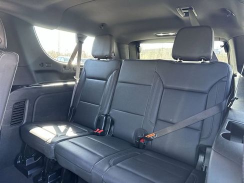 Used 2025 Chevrolet Suburban Z71 image 26
