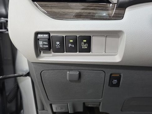 Used 2015 Toyota Sienna XLE w/ XLE Navigation Package AWD/4WD image 26