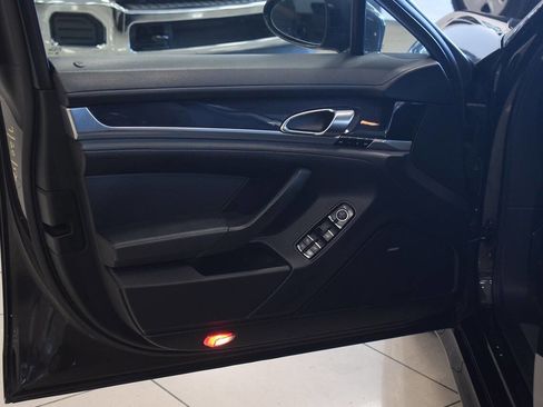 Used 2012 Porsche Panamera 4 image 41