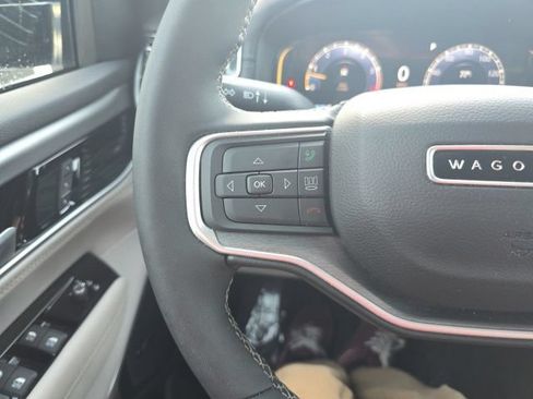 Used 2025 Jeep Wagoneer 4WD image 14