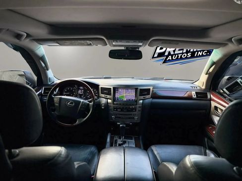 Used 2013 Lexus LX 570 4WD w/ Luxury Pkg image 25
