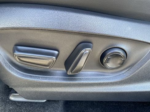 Used 2023 Toyota Crown XLE AWD/4WD image 12