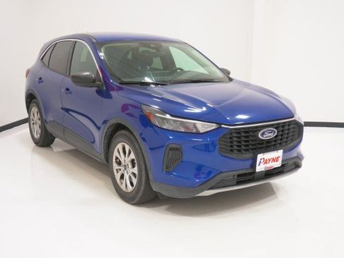 Certified 2023 Ford Escape Active w/ Tech Pack #1 FWD image 3