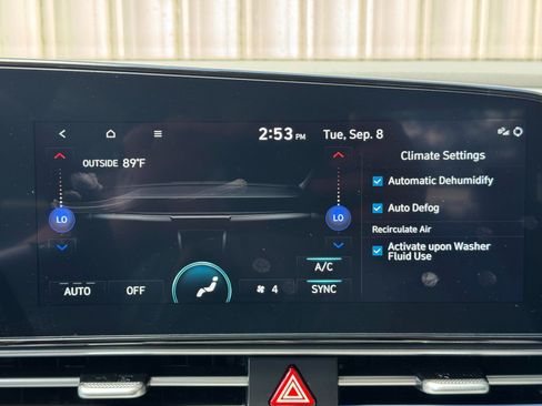 Used 2025 Hyundai Elantra SEL FWD image 28