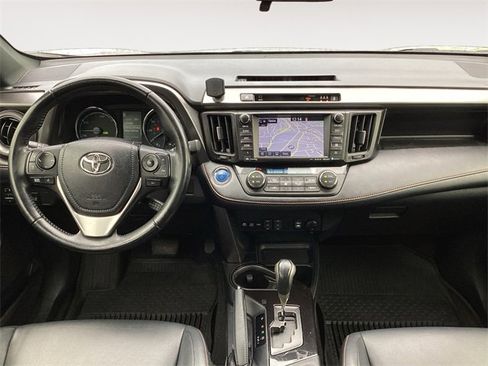 Used 2017 Toyota RAV4 SE image 10