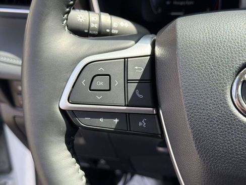 Used 2023 Toyota Highlander Limited FWD image 36