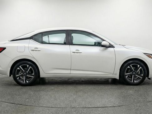 Used 2025 Nissan Sentra SV FWD image 11