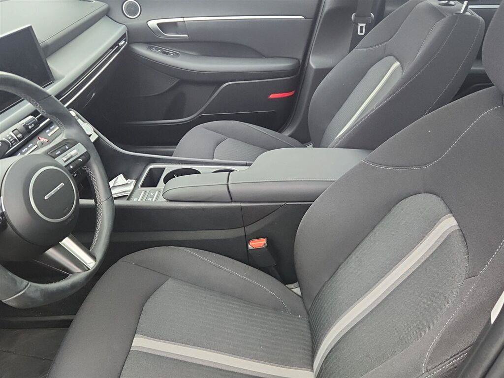 Used 2025 Hyundai Sonata SEL FWD image 10