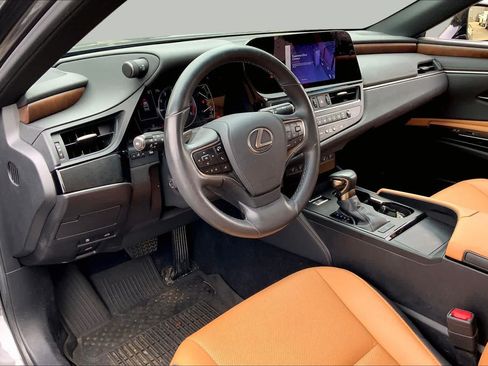 Used 2024 Lexus ES 350 w/ Premium Package FWD image 18