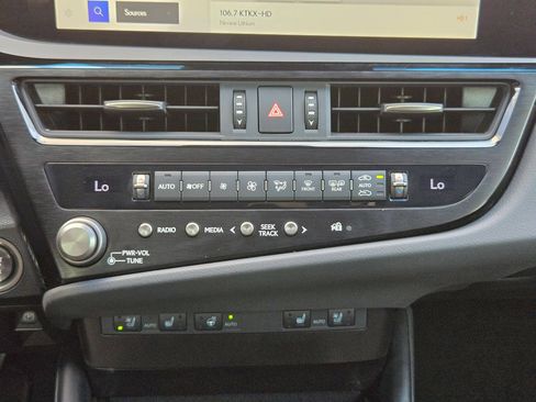 Used 2023 Lexus ES 350 w/ Premium Package FWD image 18