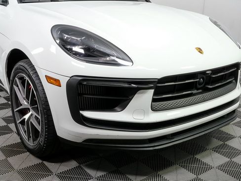 Certified 2022 Porsche Macan S AWD/4WD image 39