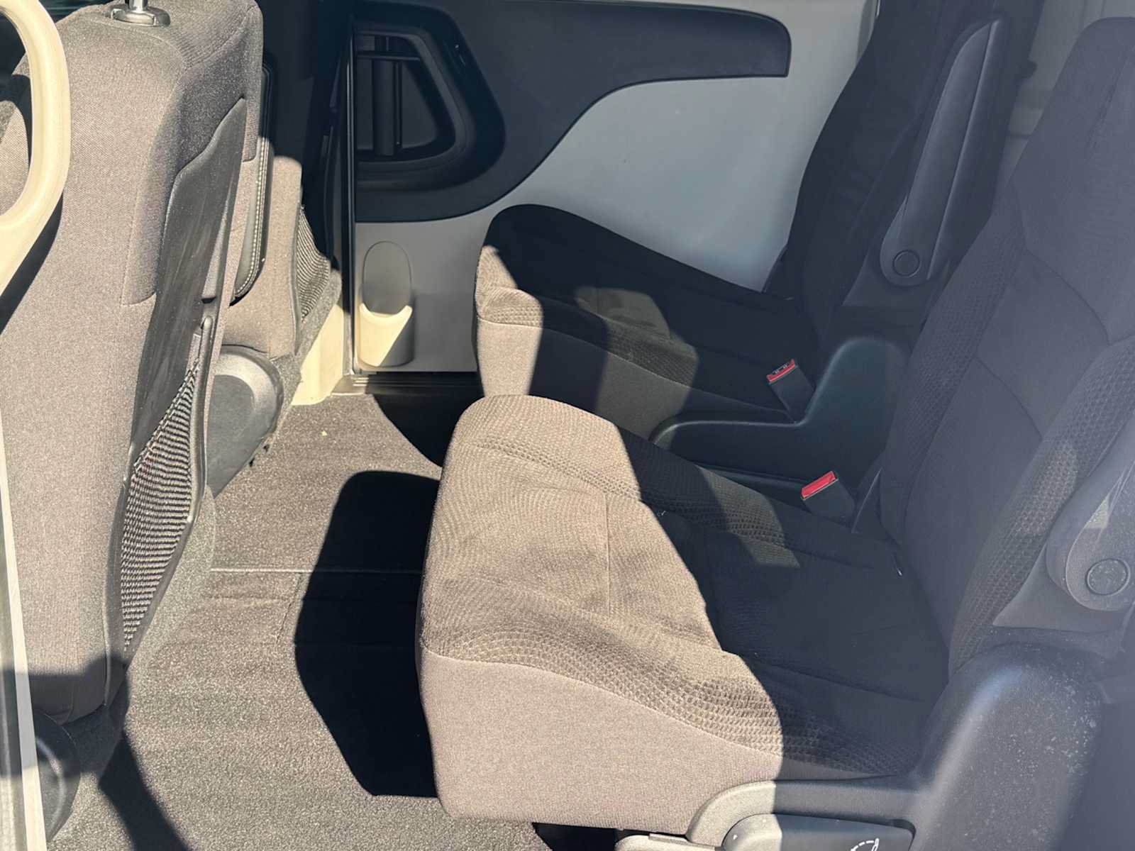 Used 2019 Dodge Grand Caravan SE w/ UConnect Hands-Free Group FWD image 19