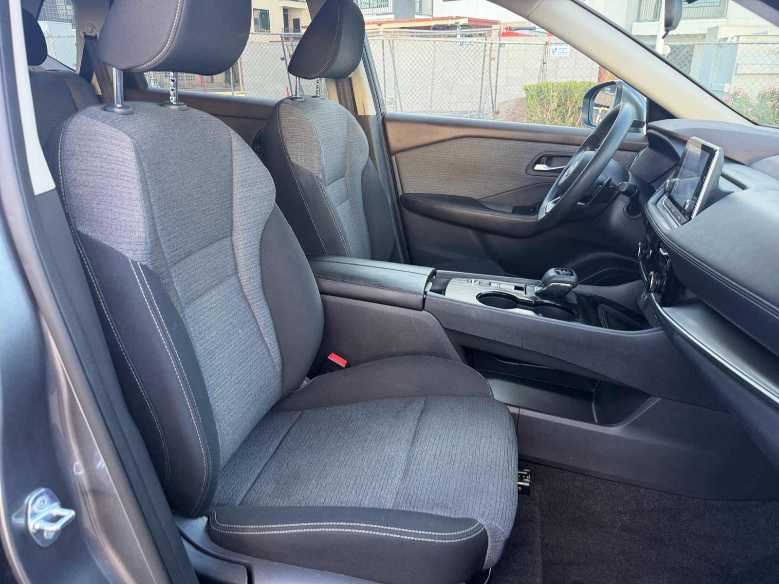 Used 2022 Nissan Rogue SV FWD image 30