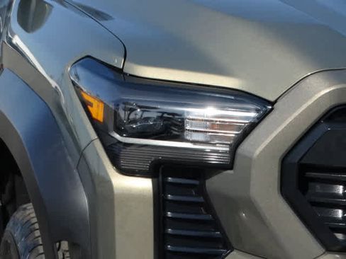 Used 2024 Toyota Tacoma TRD Off-Road image 5