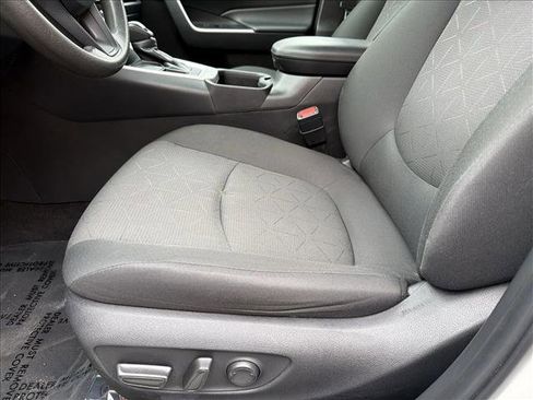 Used 2024 Toyota RAV4 XLE AWD/4WD image 12