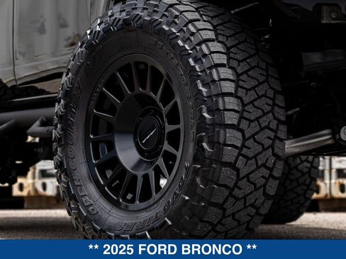 Used 2025 Ford Bronco Badlands AWD/4WD image 21