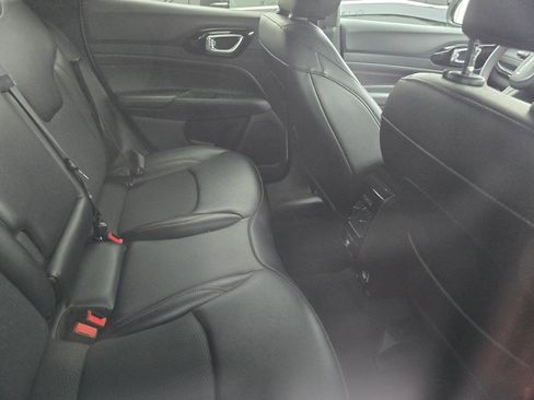Used 2025 Jeep Compass Trailhawk AWD/4WD image 16