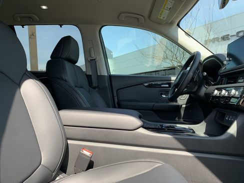 Used 2025 Honda Pilot EX-L image 35