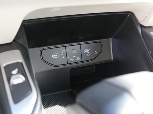 New 2025 Kia Sorento S w/ Panoramic Sunroof Package image 18