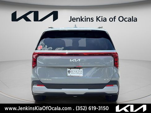 New 2026 Kia Carnival EX FWD image 4