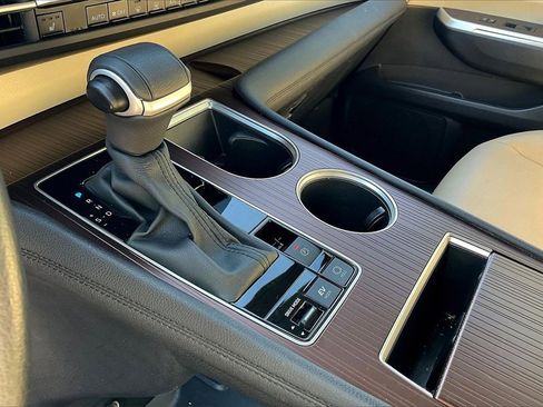 Used 2024 Toyota Sienna XLE image 28