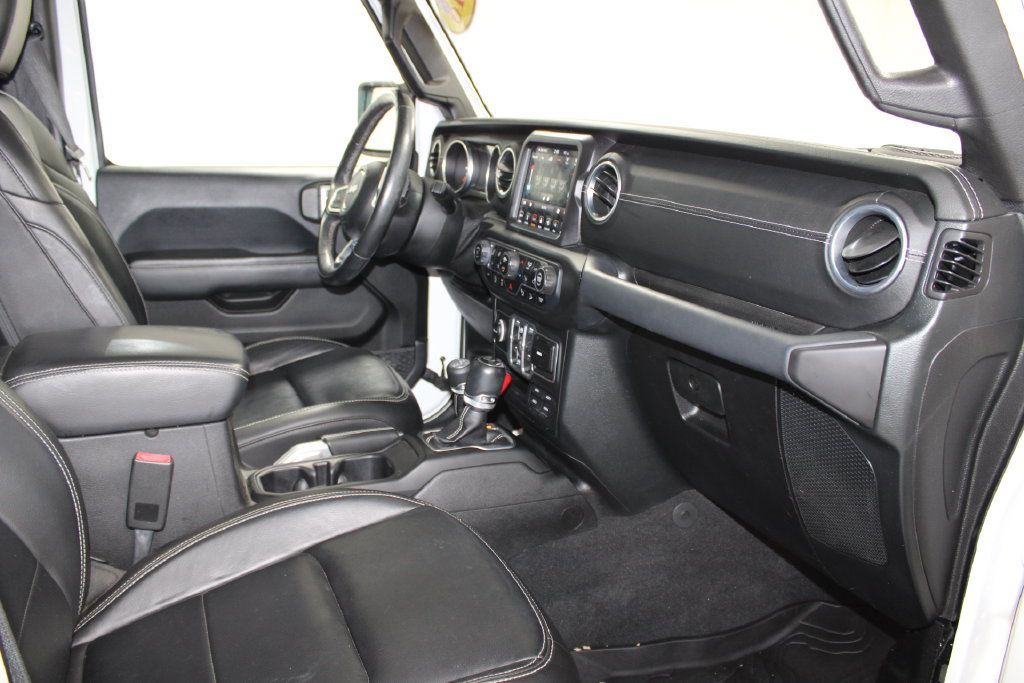 Used 2018 Jeep Wrangler Unlimited Sahara AWD/4WD image 22