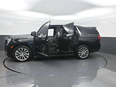 Used 2021 GMC Yukon Denali w/ Denali Ultimate Package AWD/4WD image 39