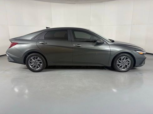 Used 2024 Hyundai Elantra SEL image 11