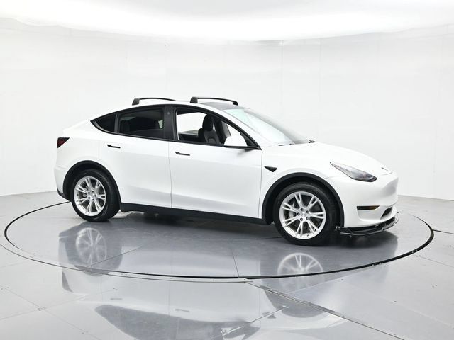 Used 2022 Tesla Model Y Long Range AWD/4WD image 3