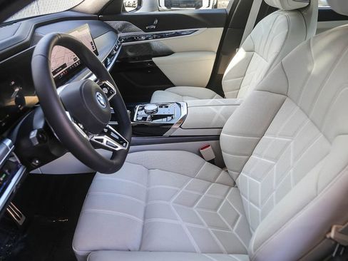 Used 2025 BMW i7 xDrive60 w/ Premium Package AWD/4WD image 14