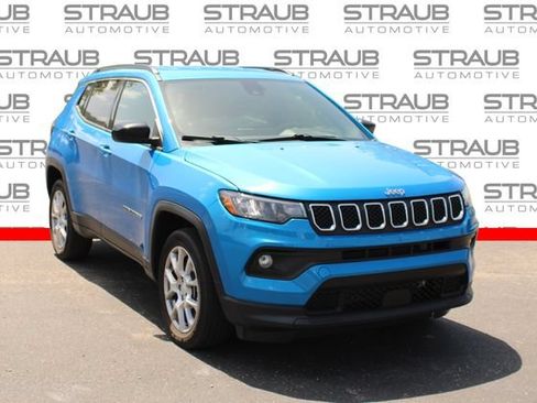 Used 2023 Jeep Compass Latitude AWD/4WD image 1