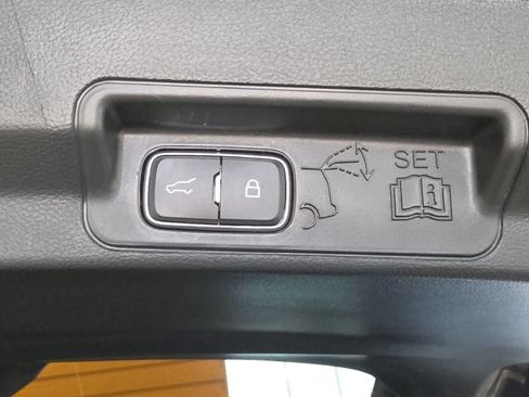 Used 2024 Ford Explorer XLT w/ Equipment Group 202A AWD/4WD image 32