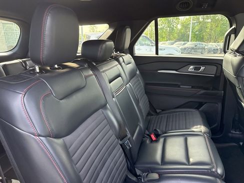 Used 2025 Ford Explorer ST-Line w/ ST-Line Street Pack AWD/4WD image 27