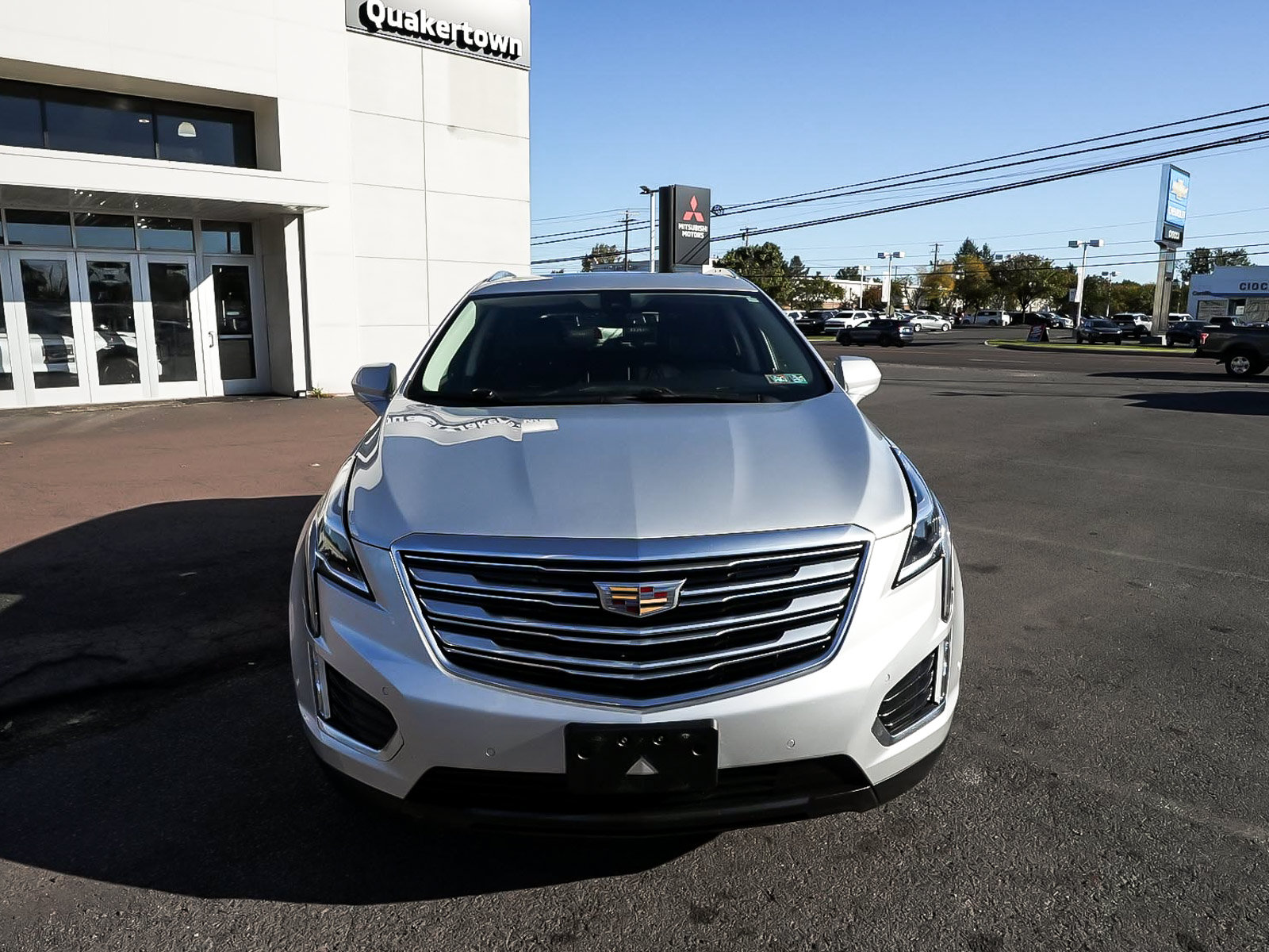 Used 2018 Cadillac XT5 Premium Luxury w/ Driver Assist Package AWD/4WD image 2