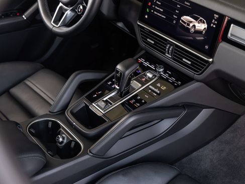 Certified 2023 Porsche Cayenne S AWD/4WD image 33