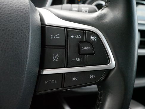 Certified 2024 Toyota Highlander XLE image 25