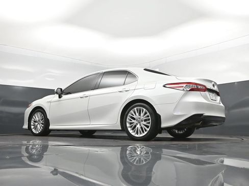 Used 2020 Toyota Camry XLE FWD image 40