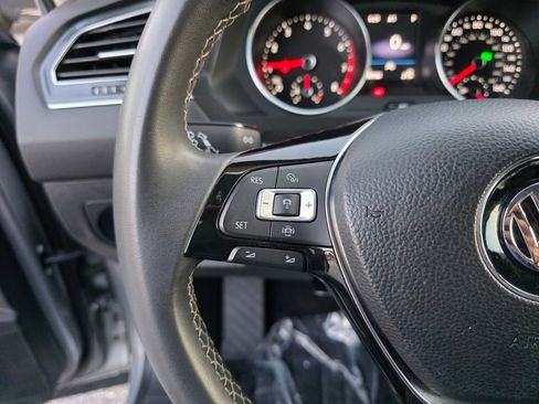 Used 2021 Volkswagen Tiguan SE w/ Panoramic Sunroof Package image 20