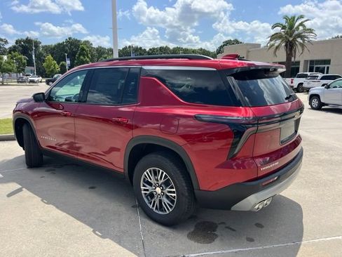 New 2026 Chevrolet Traverse LT w/ Driver Confidence Package FWD image 4
