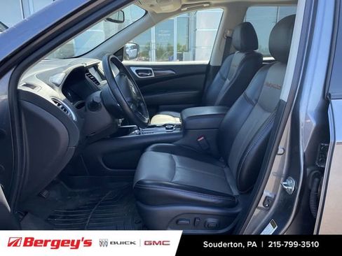 Used 2020 Nissan Pathfinder SL AWD/4WD image 8
