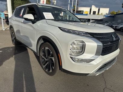 Used 2024 Mitsubishi Outlander SE Black Edition