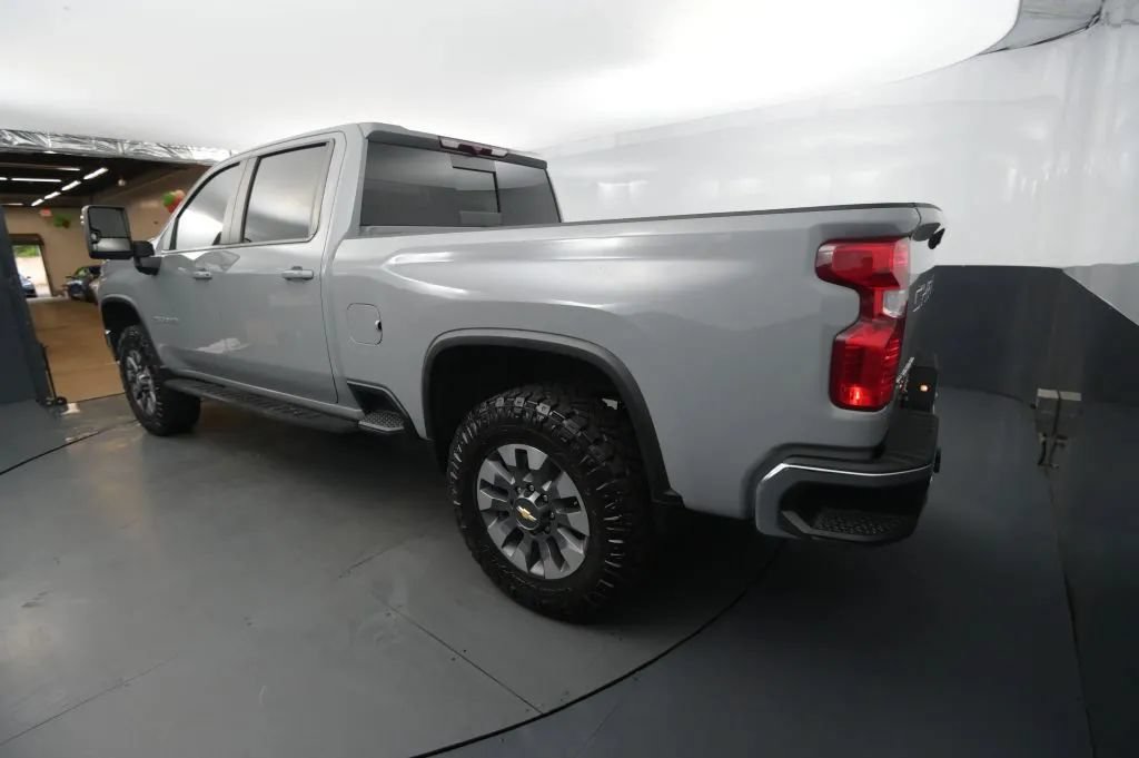 Used 2024 Chevrolet Silverado 2500 LT AWD/4WD image 3