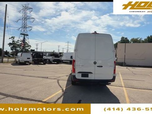 Used 2025 Mercedes-Benz Sprinter 2500 image 9