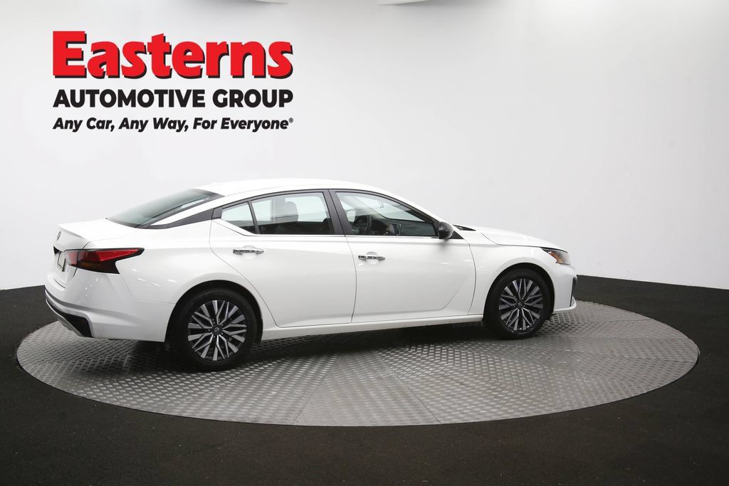 Used 2025 Nissan Altima 2.5 SV FWD image 40