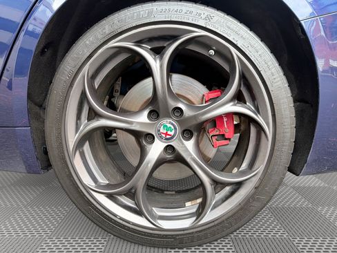 Used 2018 Alfa Romeo Giulia Ti Sport w/ Quick Order Package 22S Sport AWD/4WD image 29