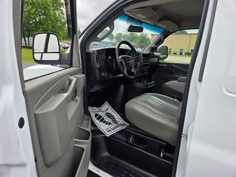 Used 2018 GMC Savana 2500 w/ Communications Package RWD image 14