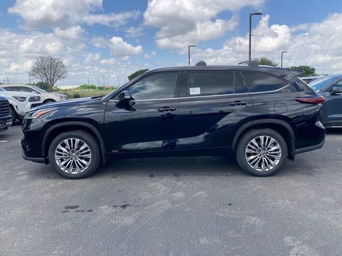 New 2026 Toyota Highlander Platinum AWD/4WD image 8